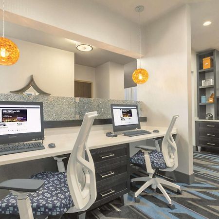 Hampton Inn & Suites Herndon-Reston Екстер'єр фото