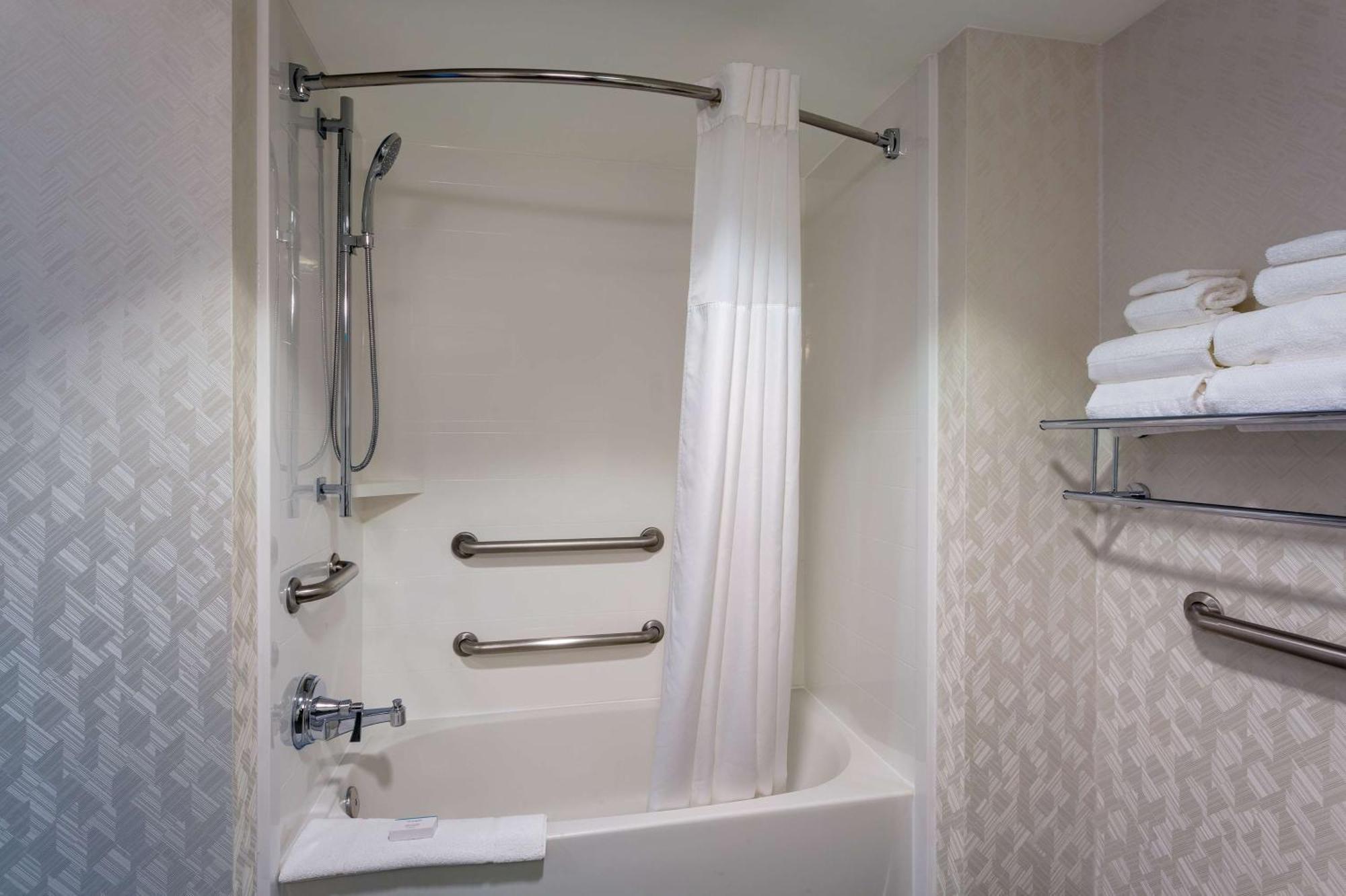 Hampton Inn & Suites Herndon-Reston Екстер'єр фото