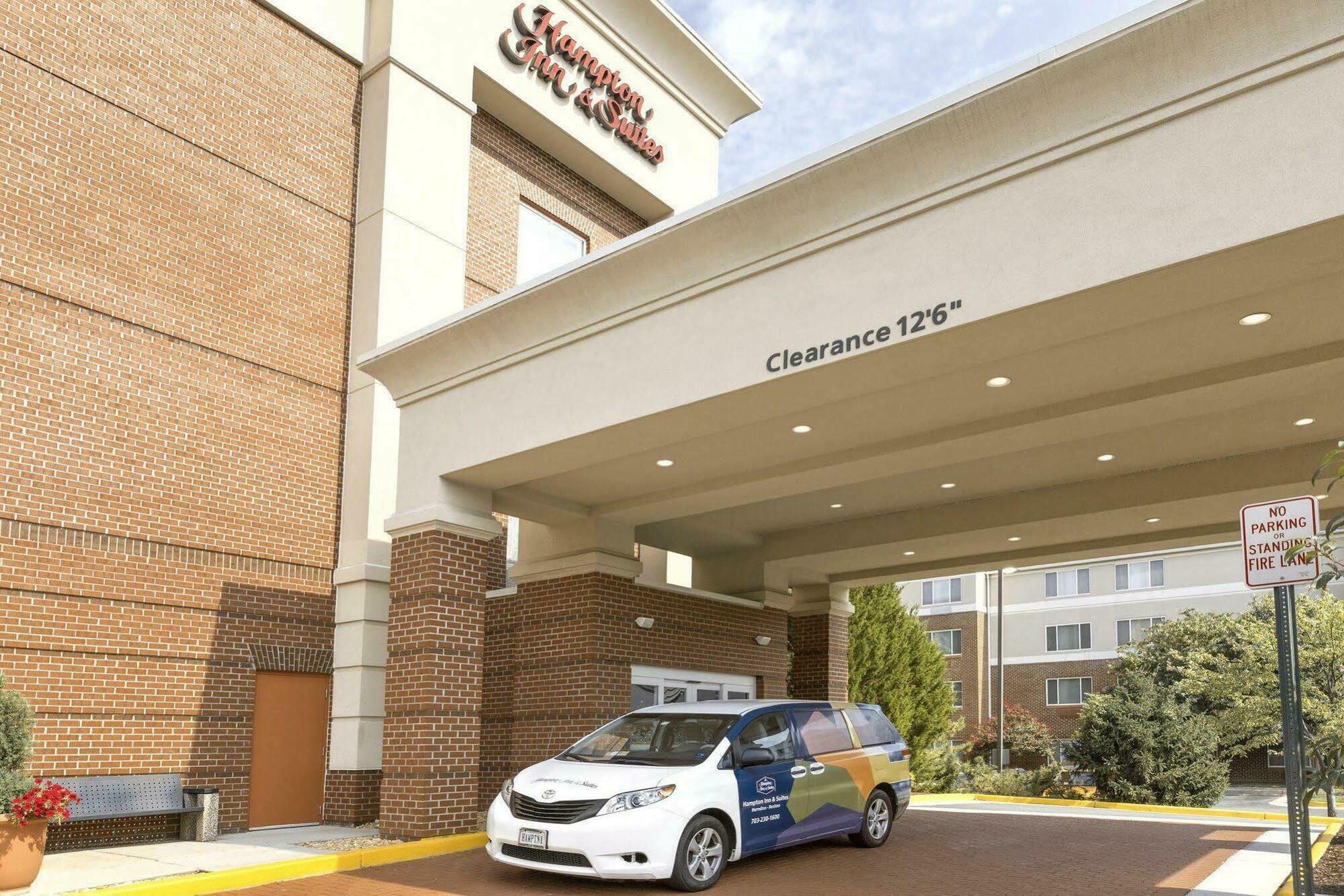 Hampton Inn & Suites Herndon-Reston Екстер'єр фото